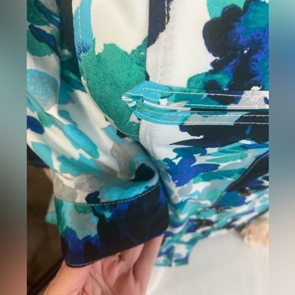 Laura Scott~Floral in Blues Button Blouse~3/4 Sleeves~Loop & Line Design~Size SC - Picture 3 of 11